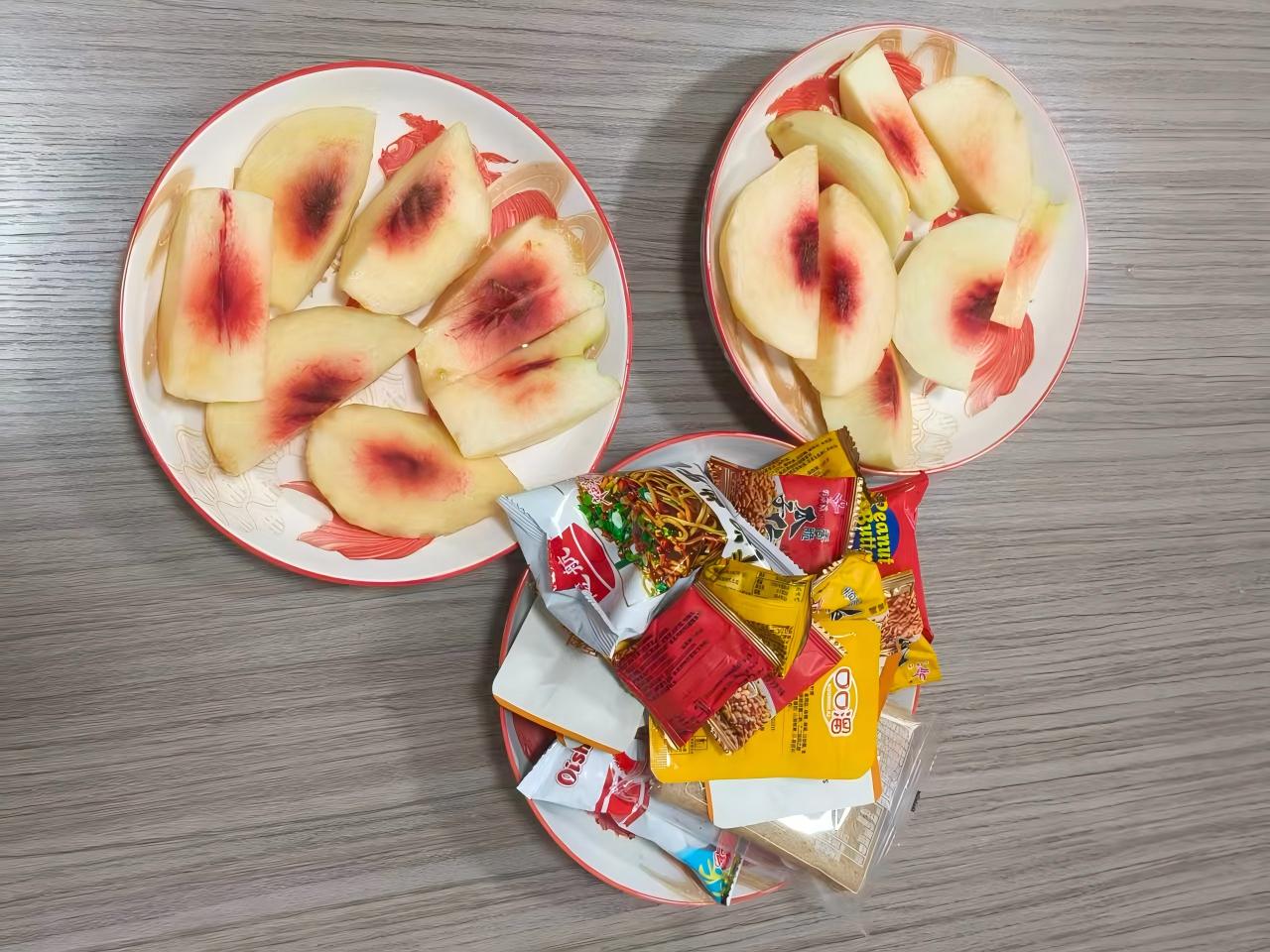 هلو و میان وعده های بعد از ظهر زمیجیا