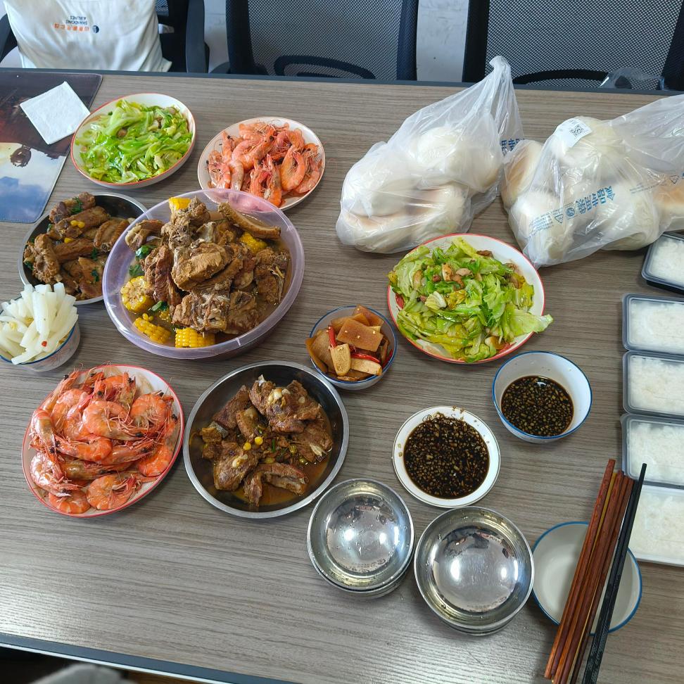 رئیس ها برای همه ناهار می پزند!