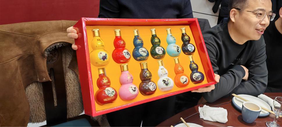 Zemeijia با جشن سالانه تیمی از سال اسب استقبال می کند