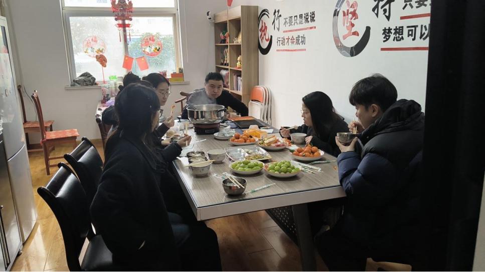 شیرینی و وحدت: تیم بسته بندی ZMJ جشنواره فانوس را با هم جشن می گیرد